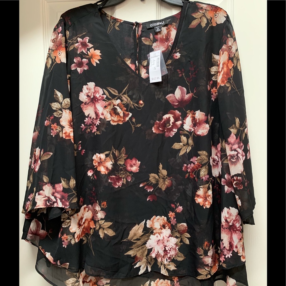 Beautiful Top New!